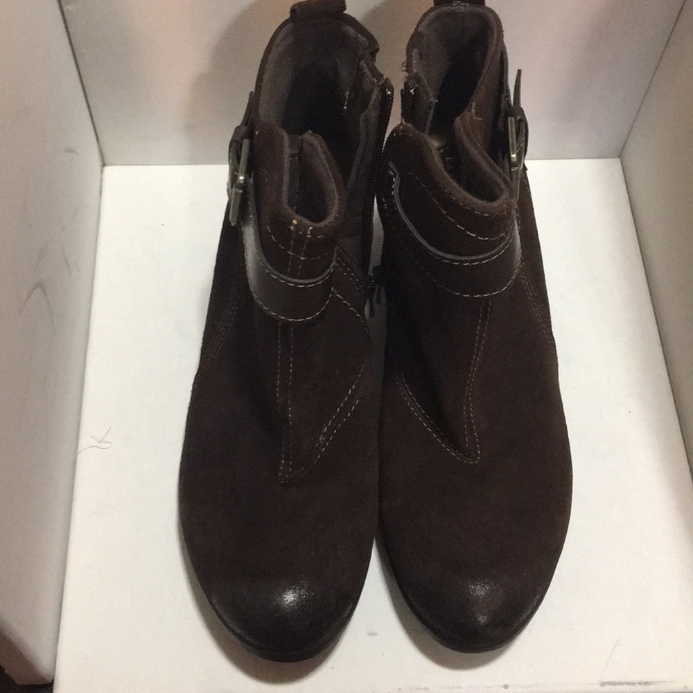 Earth Origins Brown suede booties